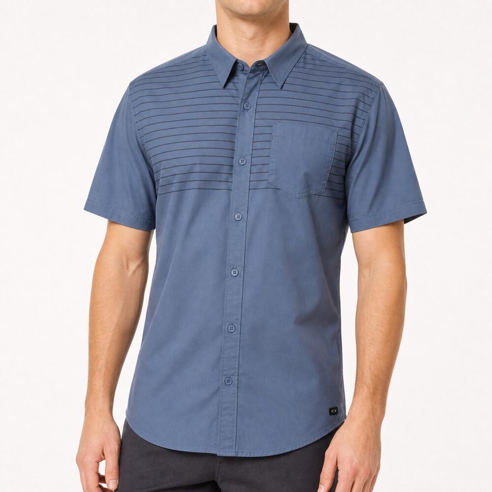 Oakley Shirt Mens Large Blue Button Up Short Sleeve Pocket Stripe Regular Fit
